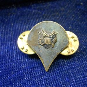 MILITARY Pin Vintage Insignia